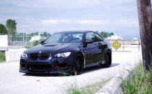 Черный BMW 3 серии, М3, яркое солнце, купе, новый обвес, катки